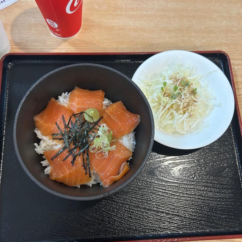 サーモン丼(道の駅 名水の郷きょうごく)