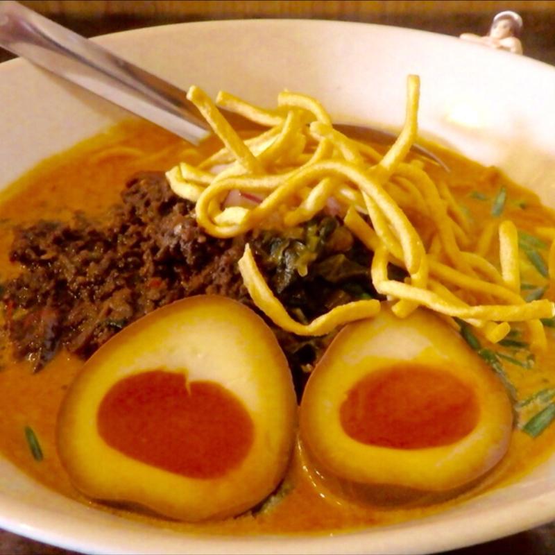 カオソーイ レッドカレースープ ポーク(タイカレーラーメン　シャム)