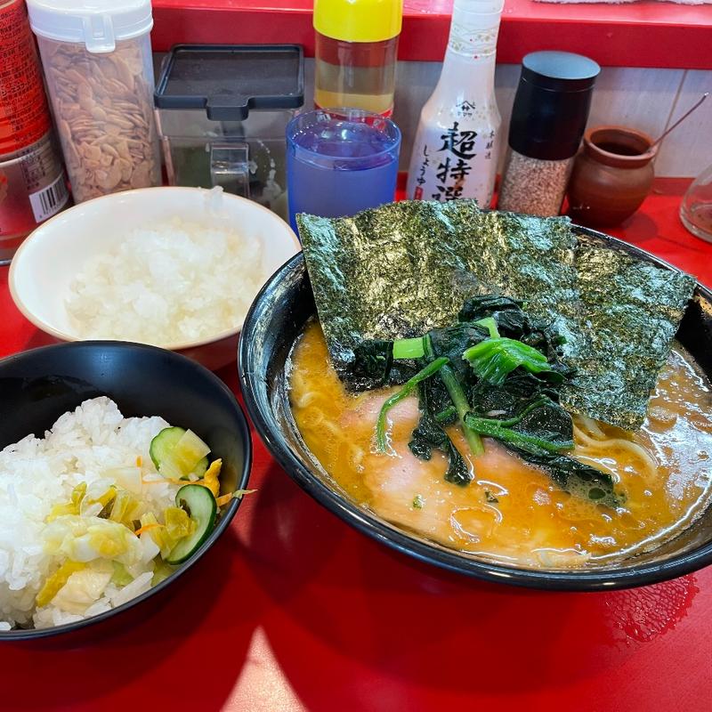 ラーメン+ライス+タマネギ(家系総本山 吉村家)