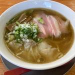 鶏と魚介の熱々塩ラーメン