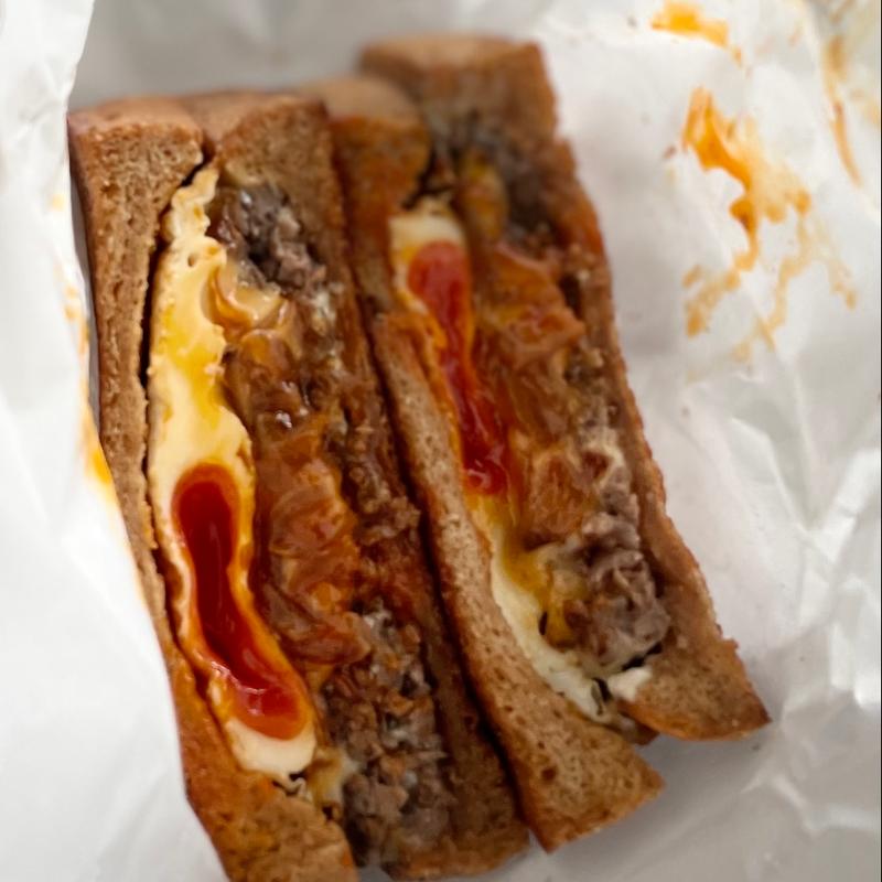 ハンバーグチーズサンドイッチ(CRANE HOUSE SANDWICH SHOP)