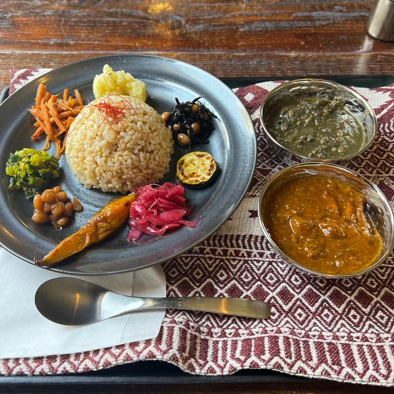 2種あいがけカレー(ひこぽぽ)