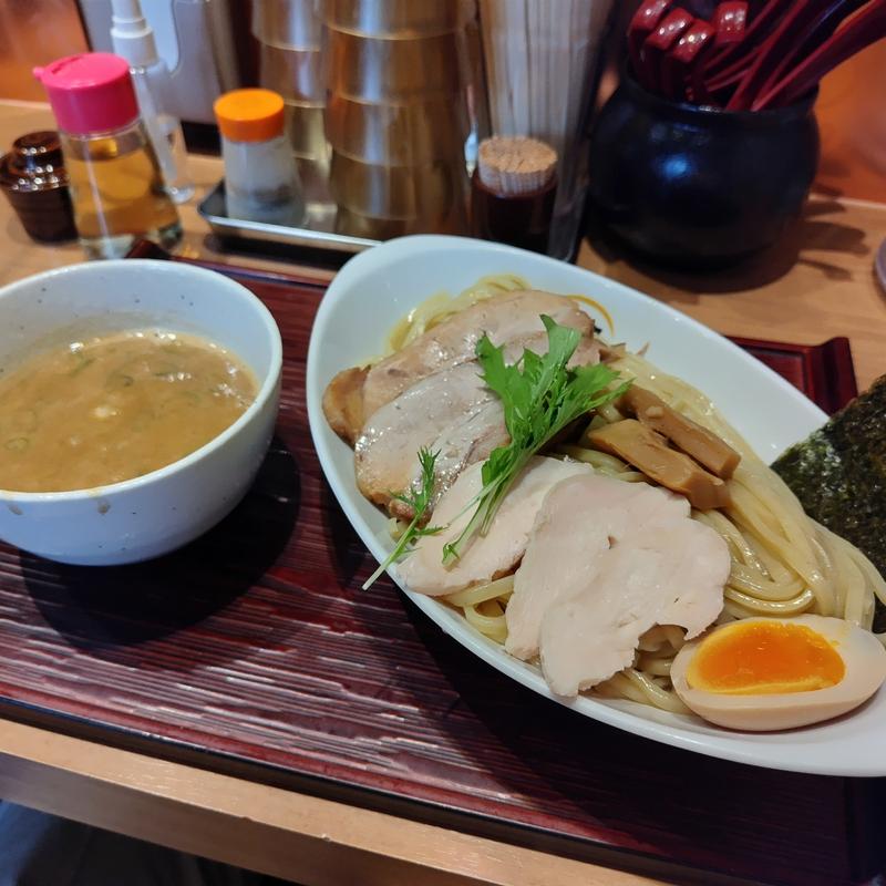 鶏白湯つけ麺 　大盛り　チャーシュー増し(麺・ヒキュウ)