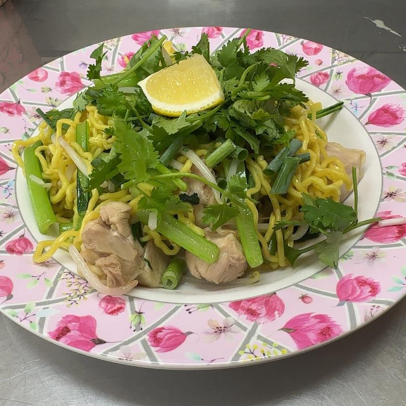 汁なし麺(バンコク食堂バードマン的場町)