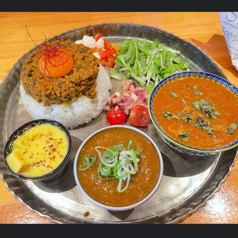 甘口チキン・麻辣ポーク・スパイシーキーマの3種あいがけ(気まぐれ )