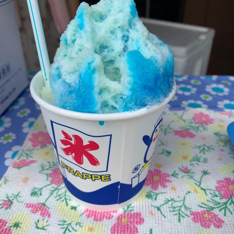 ブルーハワイ練乳かけ(越田かき氷店)