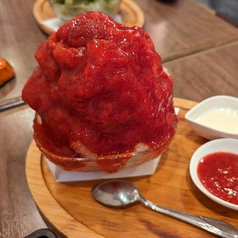 いちごミルクかき氷(肉バル×アヒージョ Trim 北浦和店)