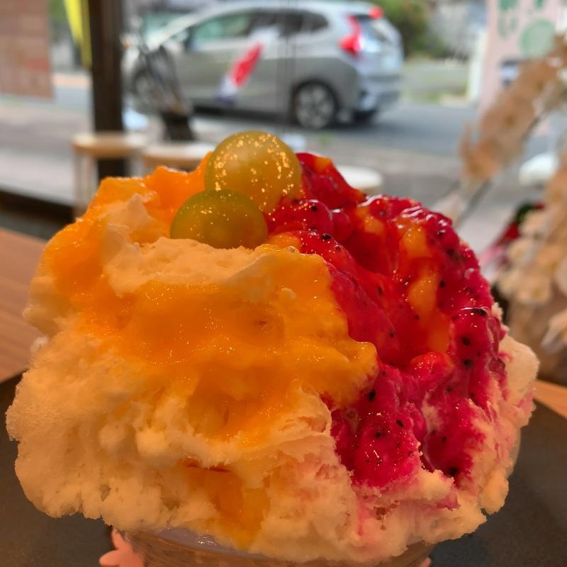 沖縄マンゴー＆ドラゴンフルーツ(天然氷 かき氷専門店 きらきら星)