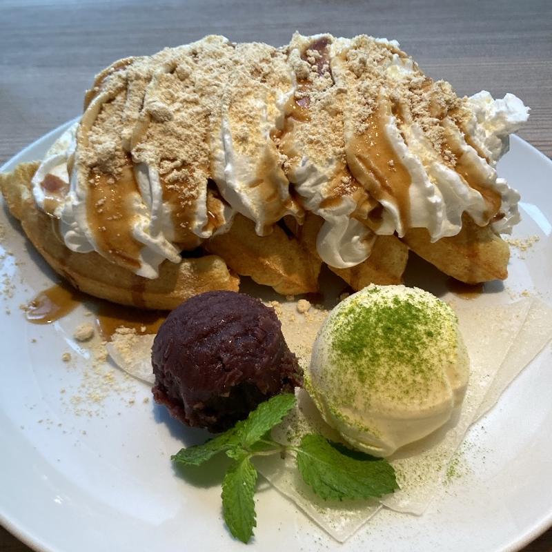 黒蜜醤油きなこワッフル(カフェ　ブルー)