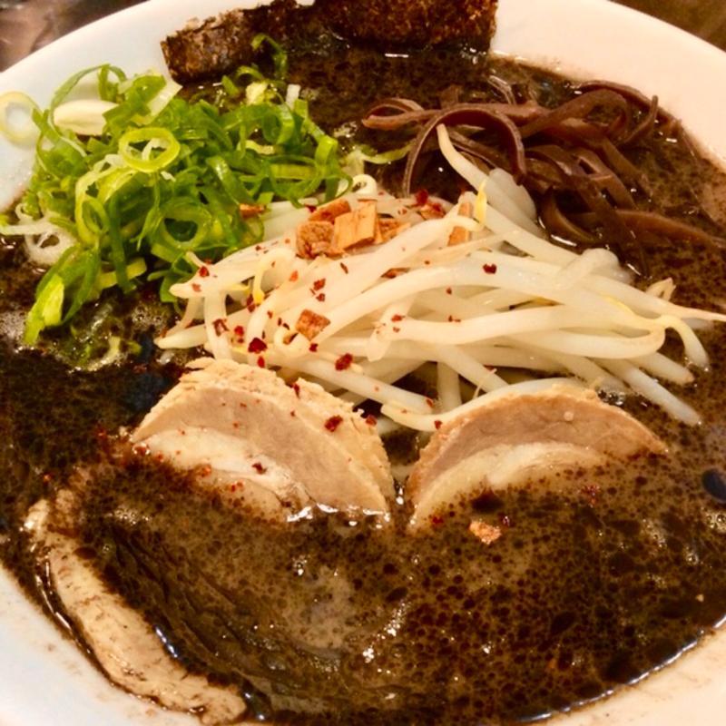 秘伝黒マー油使用 黒豚骨ラーメン(麺食堂 大金豚 二丁目店)