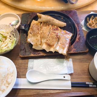 鉄板棒餃子 (5個)定食(四川料理刀削麺 川府 神保町店 （せんふう）)