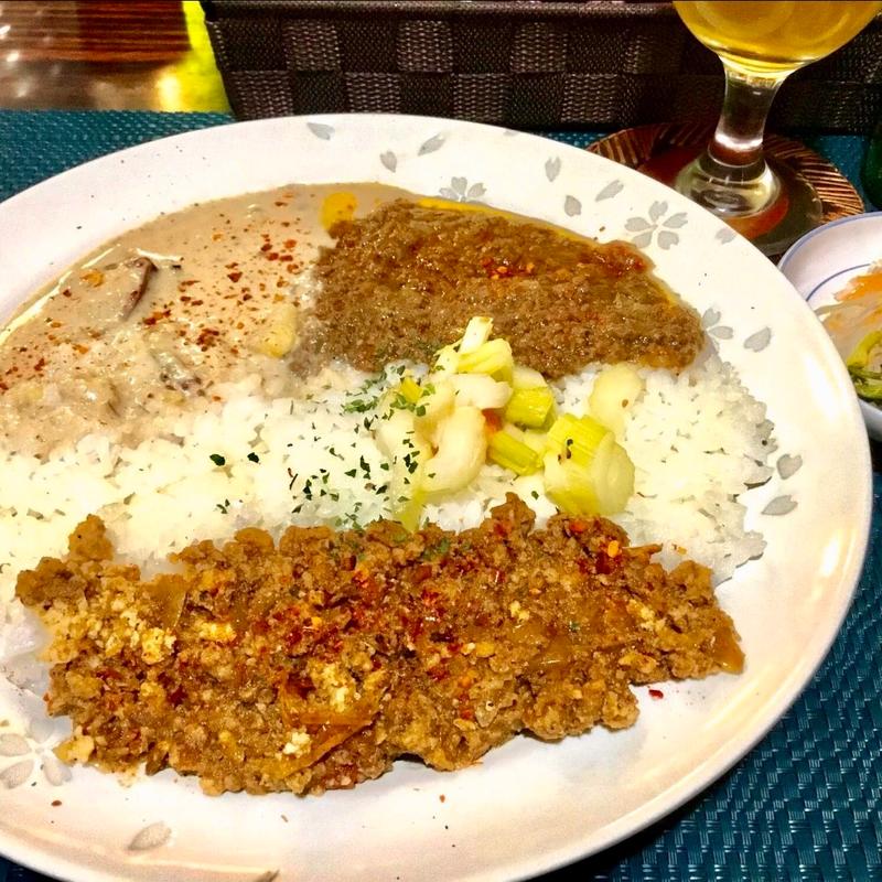 カレー3種(あじあんだいにんぐ ランダ)