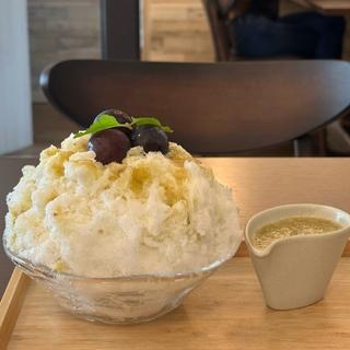 巨峰ミルク(天然かき氷カフェ なりや)