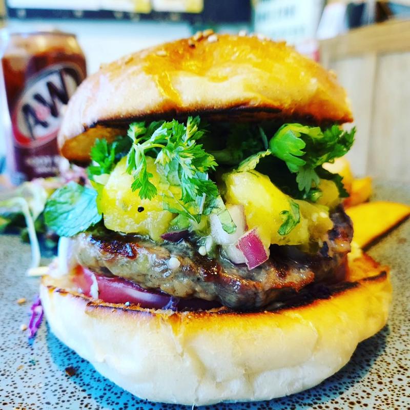 トロピカルパイナップルサルサバーガー(HELLO NEW DAY Hamburger)