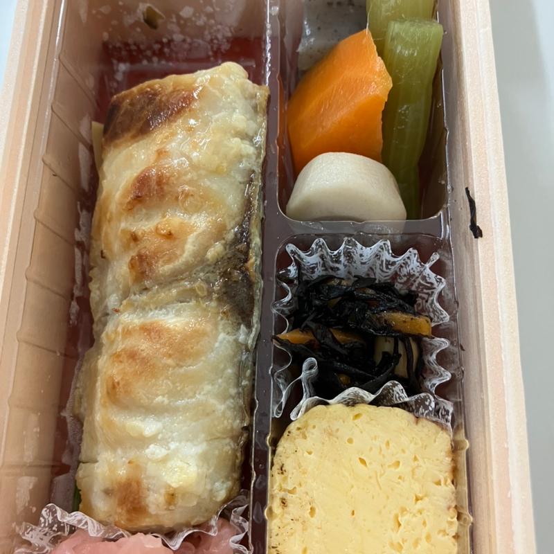 魚弁（たら西京やき、ふき、筍）(おさかな惣菜はまとう)