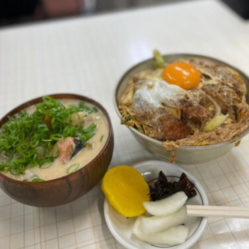 カツ丼　かす汁(お食事処 美登里)