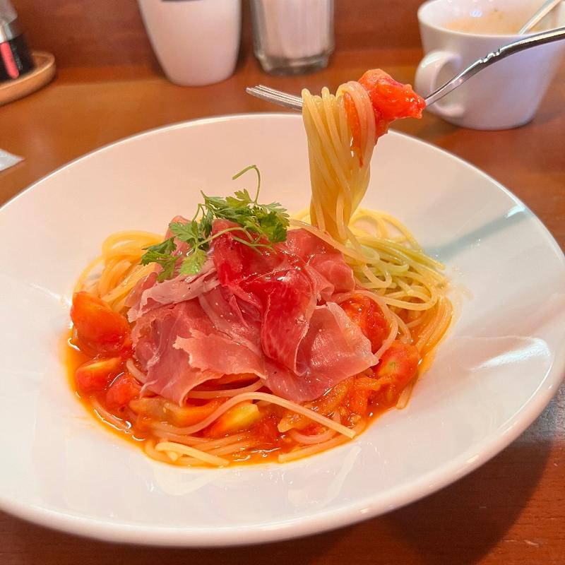 フルーツトマトと生ハムのパスタ(ミナヴィータ （Minavieta）)