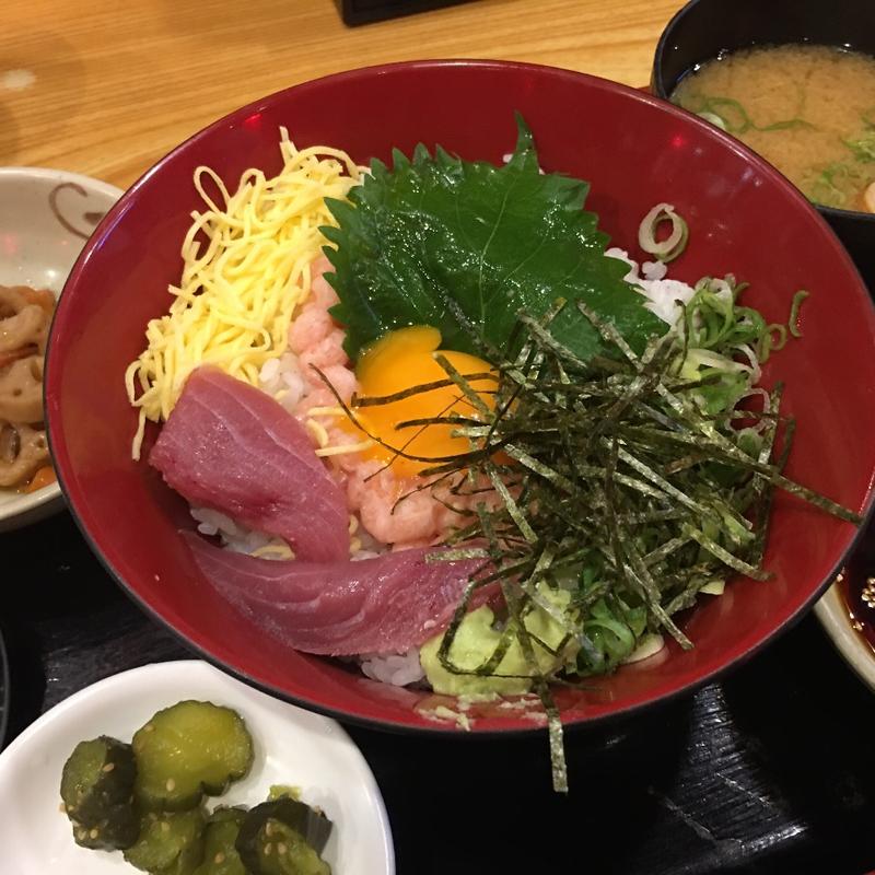 ネギトロ丼(まどもあぜる )