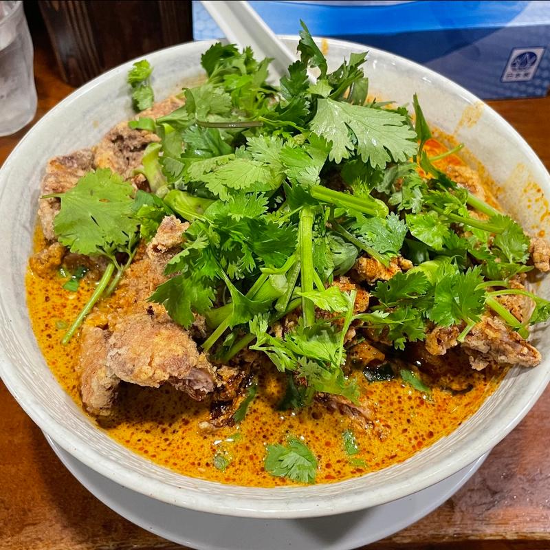 でか肉担々麺パクチートッピング(永吉)