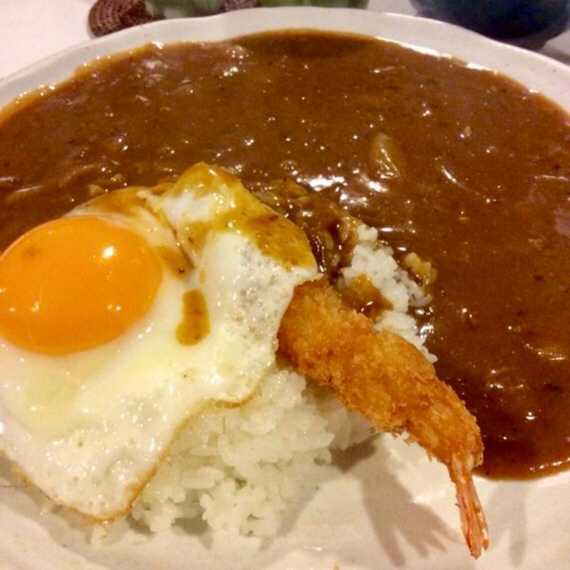 ライスカレー＋エビフライ＋目玉焼き(トタンにライスカレー )