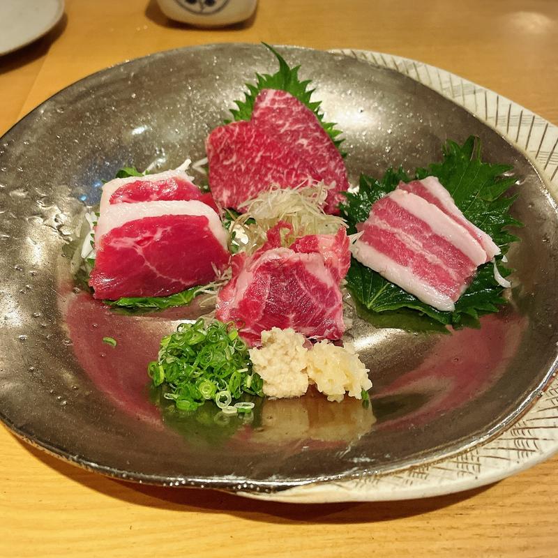 馬刺し五種盛り(てにゃわん)