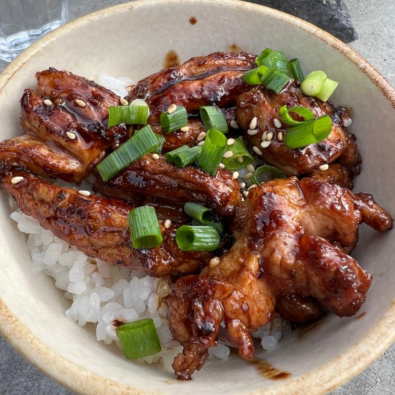 ハラミ丼(ラーメン屋金次郎)