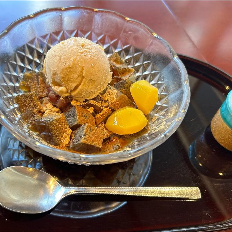 黒糖寒天の茶房あんみつ（きなこアイスクリーム）(麻布茶房 イオンタウン岡崎美合店)