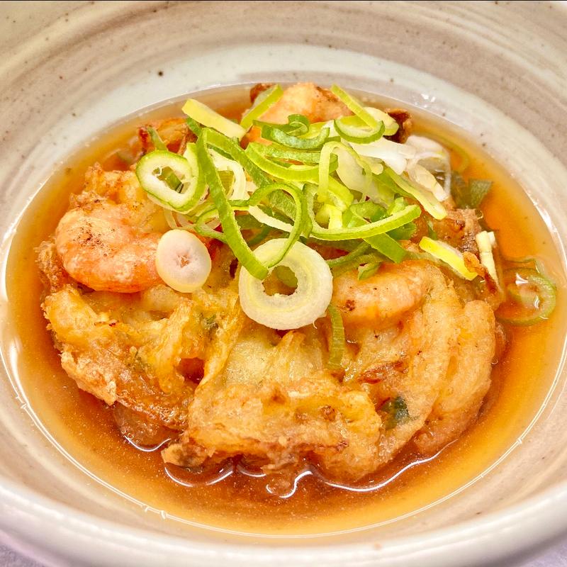 天つま（かき揚げ天）、つゆ入り ネギのせ(名代きしめん 住よし JR名古屋駅7・8番ホーム店 （すみよし）)