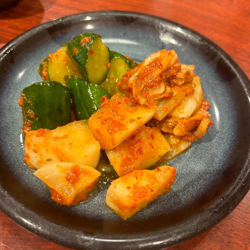 キムチ絶対お得盛り合せ(にく家 牛地蔵 （ウシジゾウ）)