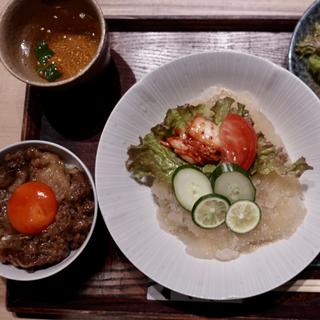 きたん冷麺と 黒毛和牛すき焼き小ぶり丼(焼肉 㐂舌)