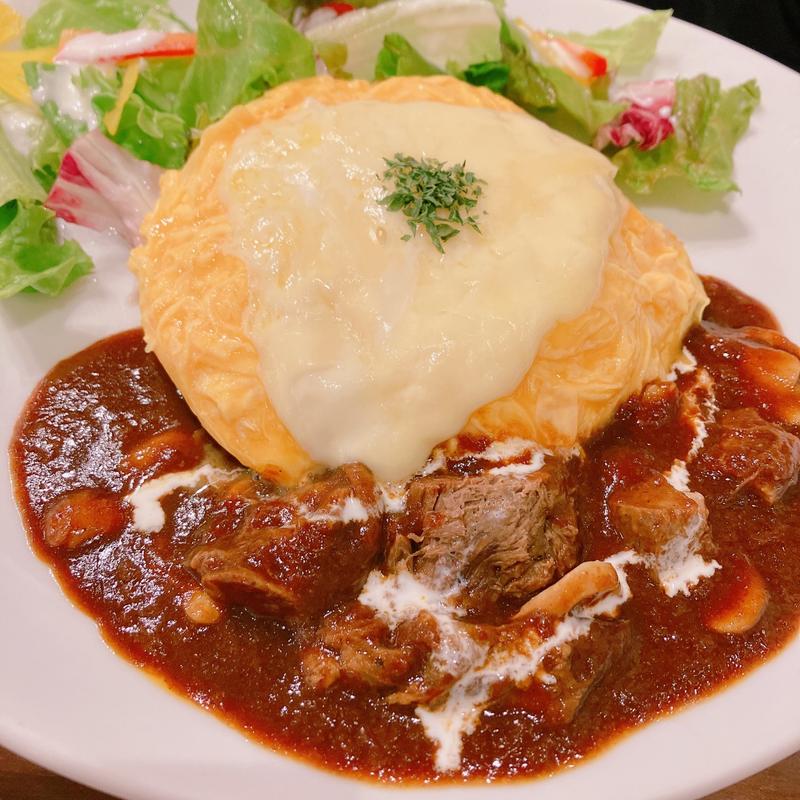 とろ〜りチーズの牛タンシチューオムライスプレート(卵と私 新宿サブナード店)