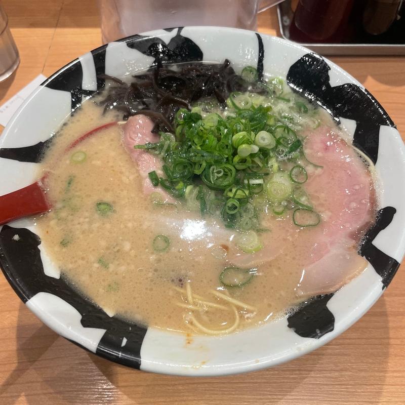 (神戸豚骨ラーメン　賀正軒　三宮店)