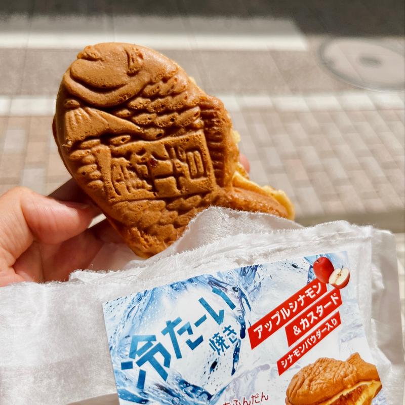 冷たーい焼き(アップルシナモン＆カスタード)(おめで鯛焼き本舗 戸越銀座店)