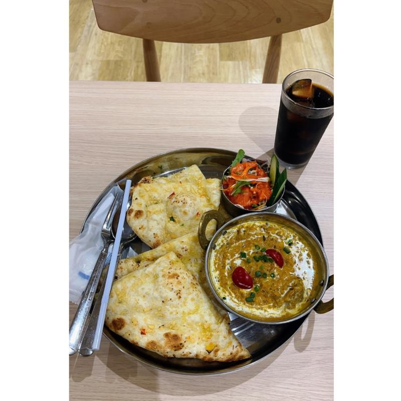 ランチセット  チキンカレーとガーリックナン(クレイジースパイス広島アルパーク店)