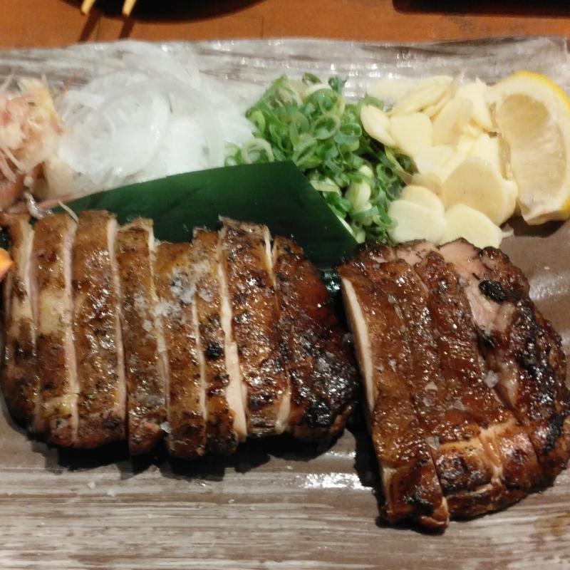 四万十鶏の藁焼き(土佐清水ワールド 三宮生けすセンター)