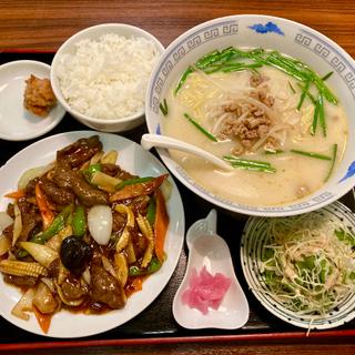 牛肉のXO醤炒め 台湾豚骨ラーメン(味鮮 （ミセン）)