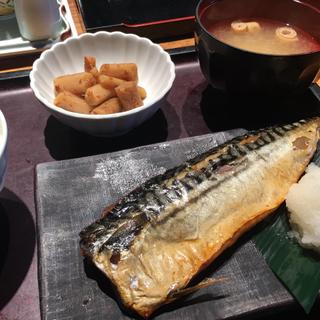焼き魚定食(塩さば)(博多もつ鍋　やまや　京阪京橋店)