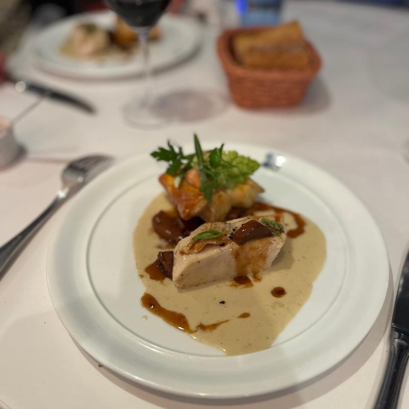 鶏胸肉のポッシュ　シュープレームソース(ブラッスリー・ポール・ボキューズ 大丸東京)