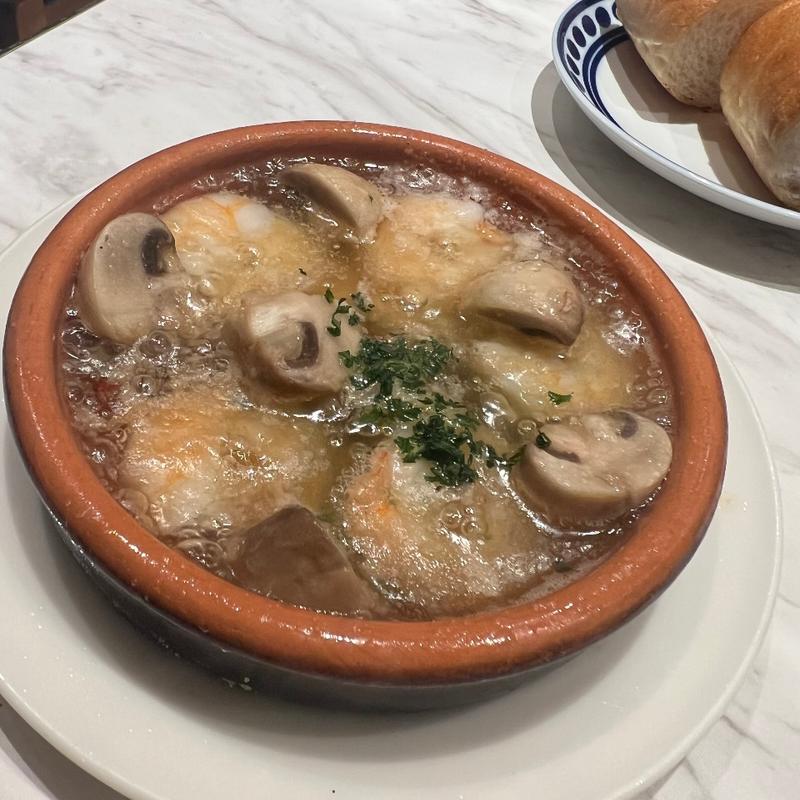 海老とマッシュルームのアヒージョ(フレンチ酒場GOLD)