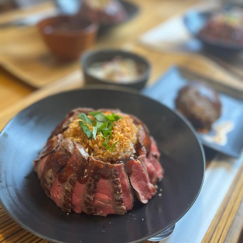 国産牛ステーキ丼定食(佰食屋)