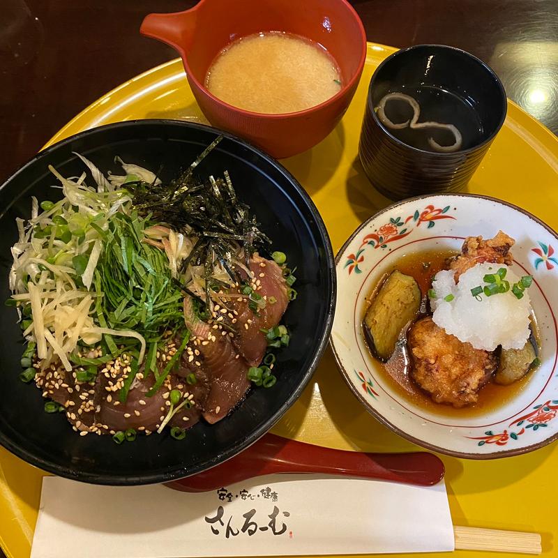 鰹づけとろ丼と塩麹唐揚げみぞれ御膳(安全・安心・健康さんるーむ)