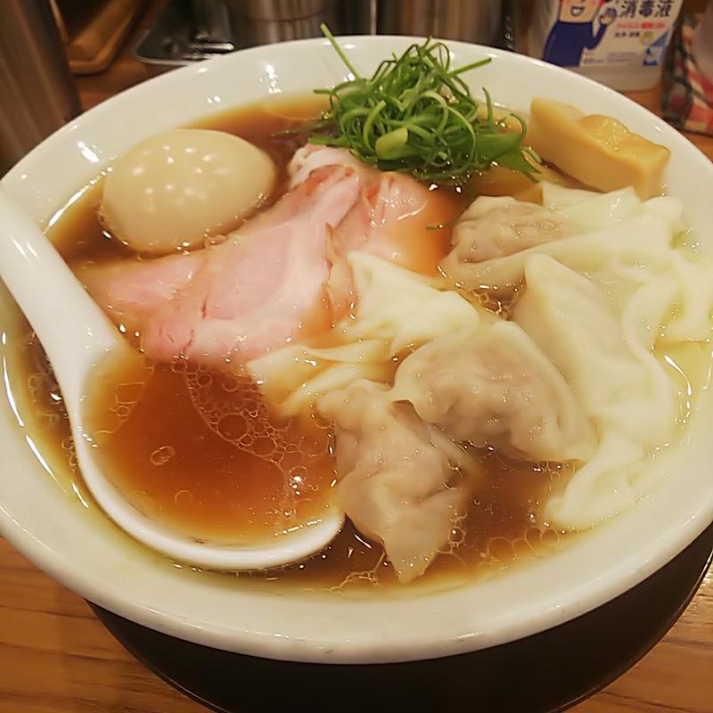 丸鶏特製醤油+ﾜﾝﾀﾝ2ヶ(中華そば ココカラサキゑ)