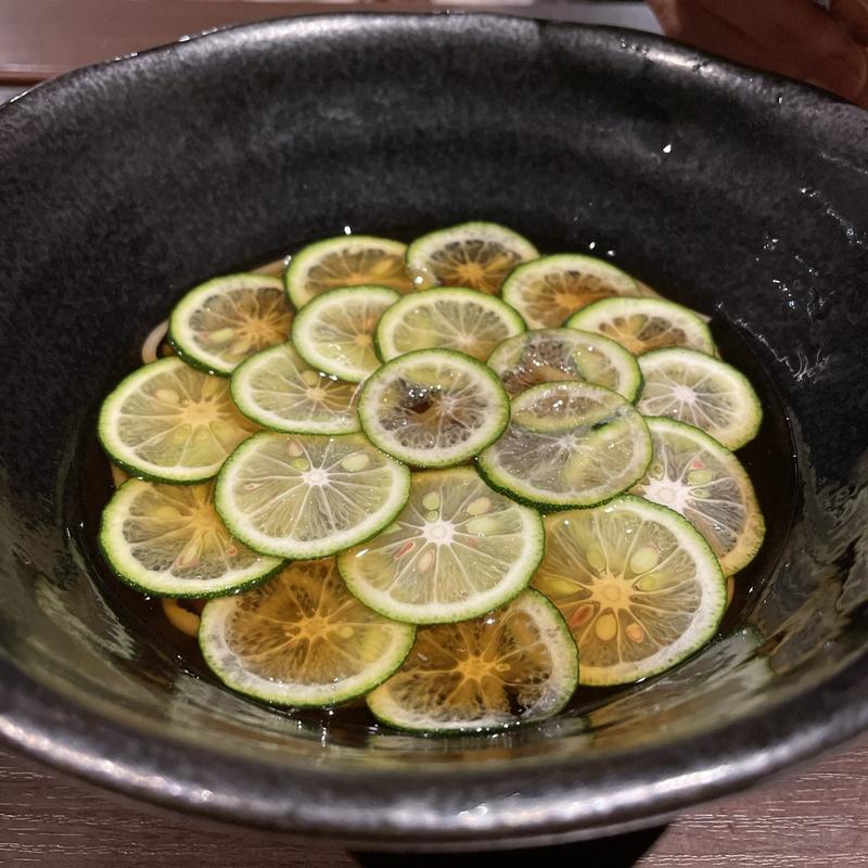 スダチの冷かけ蕎麦(蕎麦前ごとう)