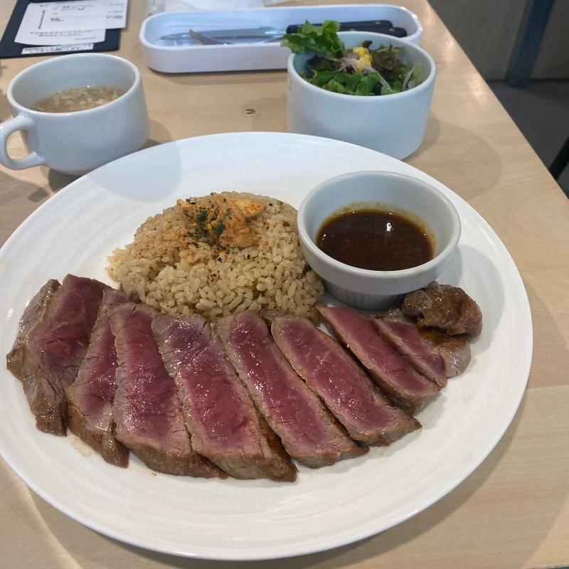 サーロインプレート(ガーリックピラフ、サラダ、スープ)(KOBE ENISHI 名古屋サンロード店)