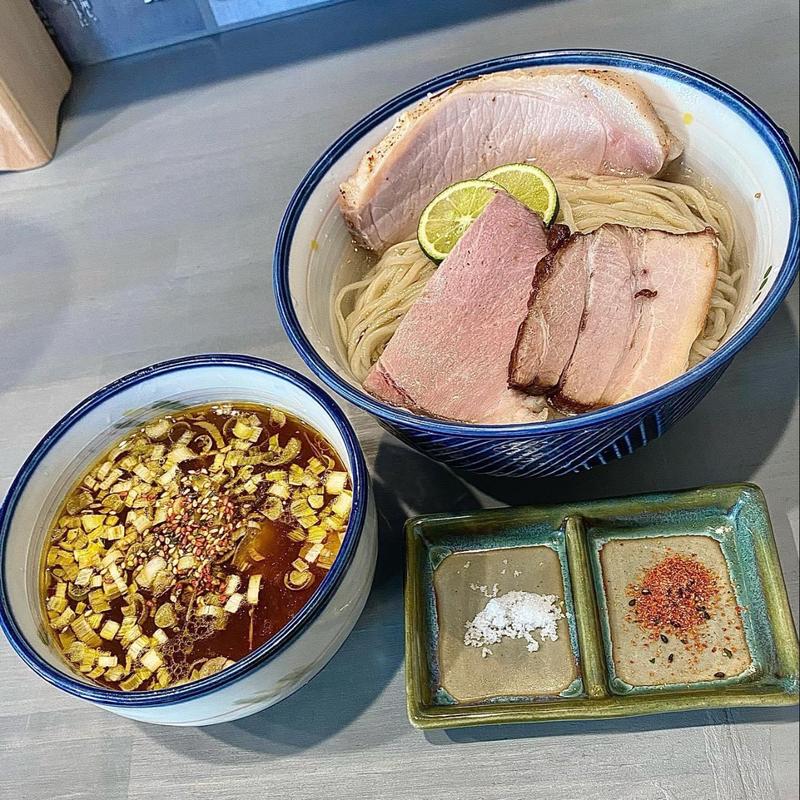 鶏と昆布のおつけそば(醤油) 塩釜ちゃーしゅー(麺房 鶏くらふと)