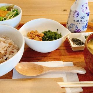 雑穀米のとろろご飯(アトモスカフェ)