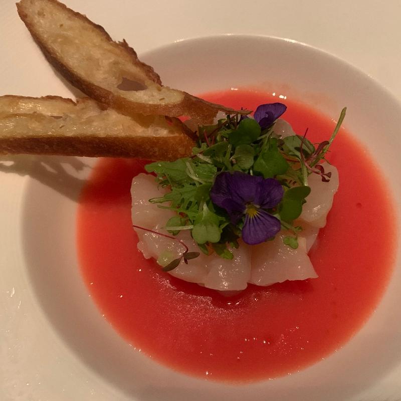 帆立貝のタルタル／トマトのガスパチョ(グランド キッチン)