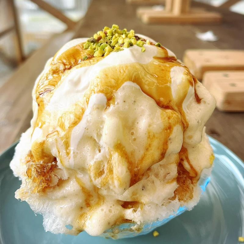 バナナ生クリームエスプレッソソースのピスタチオ乗せ(しあわせ かき氷店)