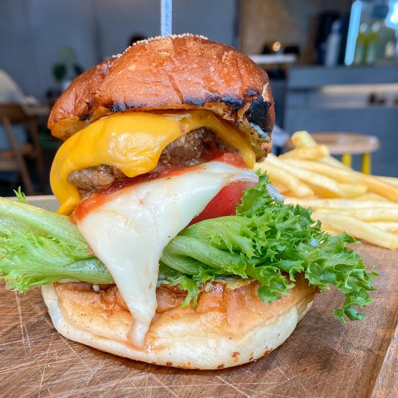 プルドBBQスモークチーズバーガー(PARK6 powered by bondolfi boncaffē)