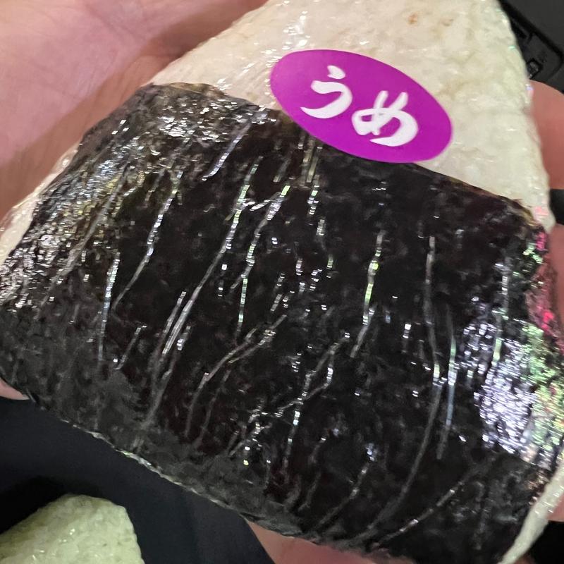 おにぎり(梅)(デリカぱくぱく 浅草店)